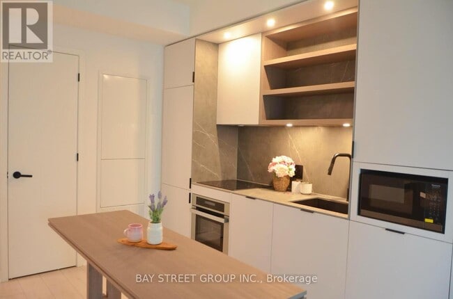 Building Photo - 55 Charles St E