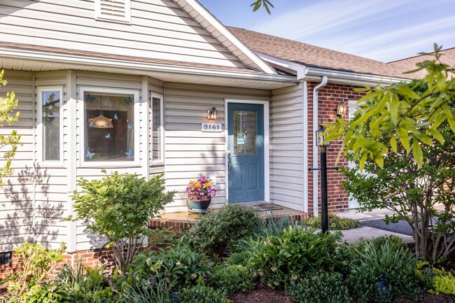 Building Photo - Spacious Duplex in Lake Terrace