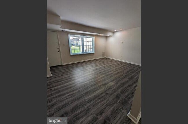 Foto del edificio - 9225 Bridle Path Ln