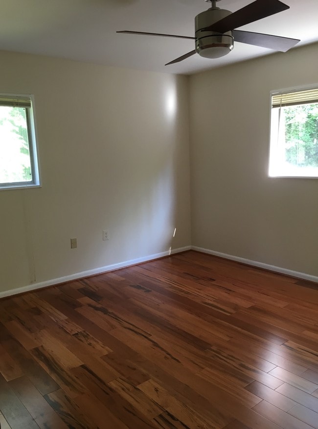 Sunny and Spacious, with hardwood floors - 10631 Weymouth St