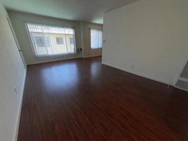 Foto del edificio - 1263 Hayworth Ave