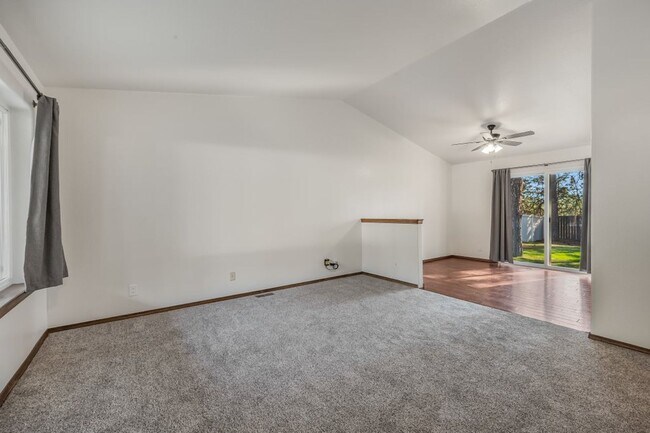 Foto del edificio - 3bed/2bath with RV parking: CDA Public Gol...