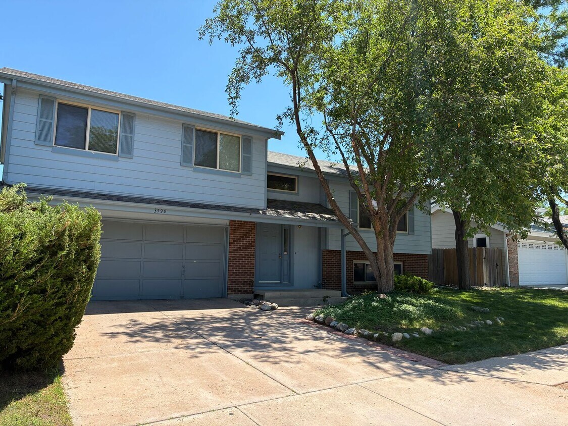 Primary Photo - Beautiful 3-Bedroom, 3-Bath Home With Grea...