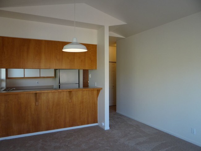 Building Photo - 387 S 58th St