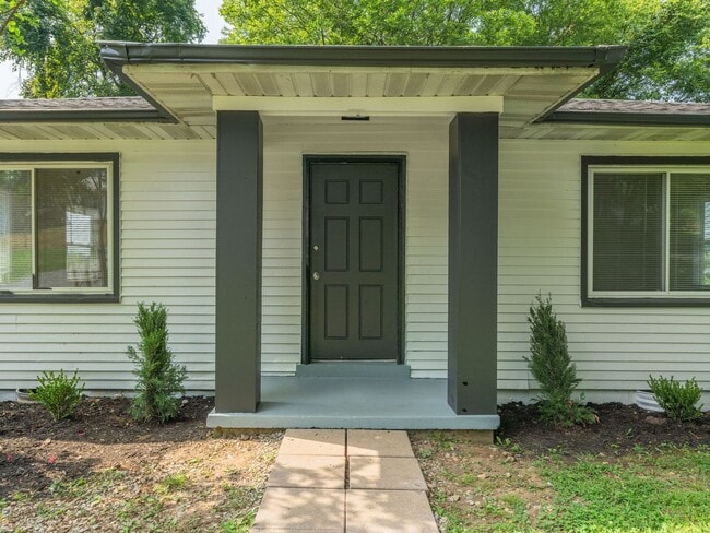 Building Photo - 139 Darnell Pl