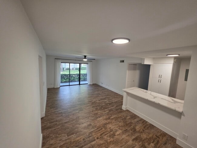 Foto del edificio - 209 Foxtail Dr