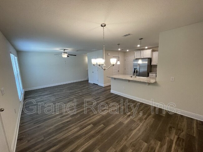 Building Photo - 4427 Village Oak Ln