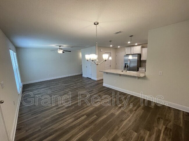 Foto del edificio - 4427 Village Oak Ln