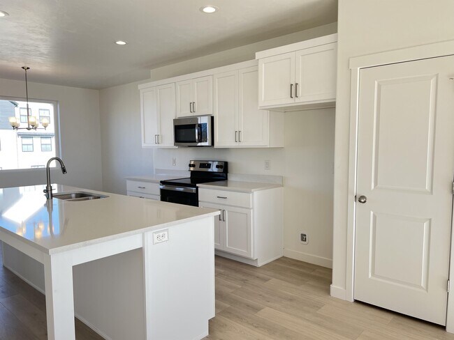 Building Photo - 513 S 900 W