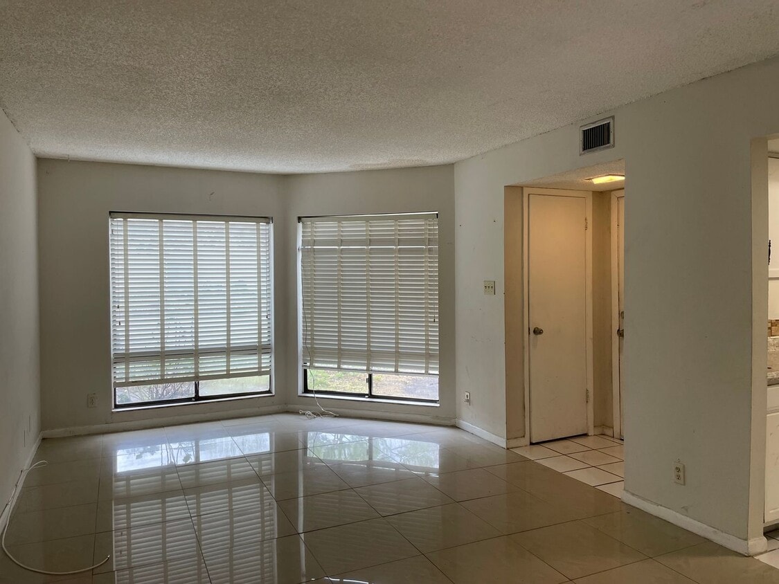 Primary Photo - 1/2 Month Rent Free! 1 Bedroom Apartment