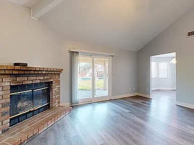 Foto del edificio - 15732 Warfield Rd