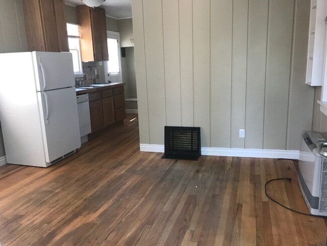 Building Photo - 718 17th St