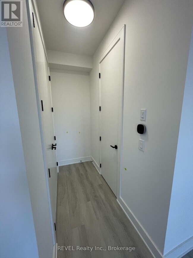 Photo du bâtiment - 50 Everett Cmn