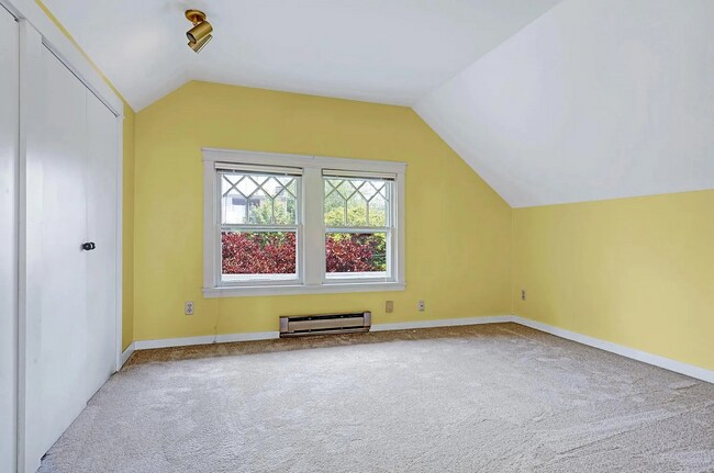 Building Photo - 401 11th Ave E