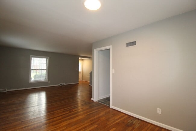Building Photo - 7518 Terrace St