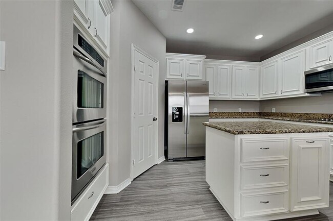 Foto del edificio - 536 Springwood Dr