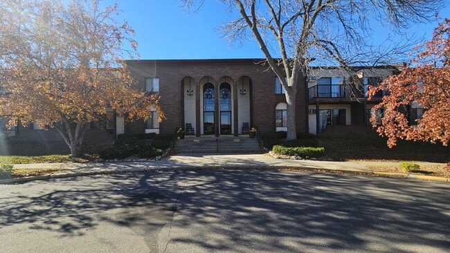 Building Photo - "Chic Urban Living: Cozy 1-Bedroom Condo in Prime Minneapolis Location!"