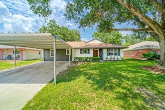 Building Photo - 2605 Leslie St