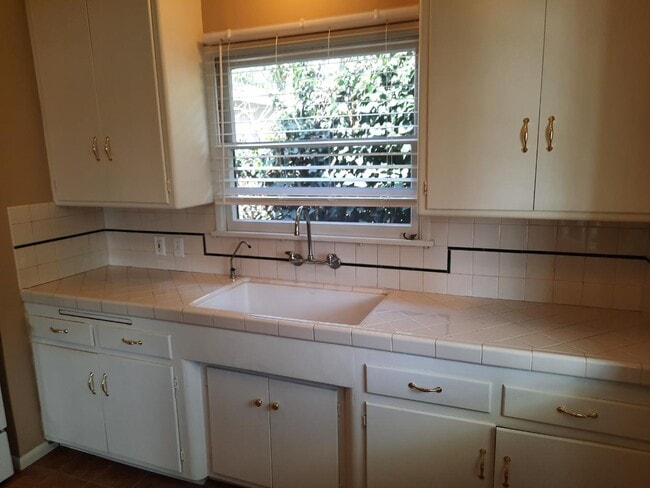 Kitchen with mountain view - 154 Madeline Dr