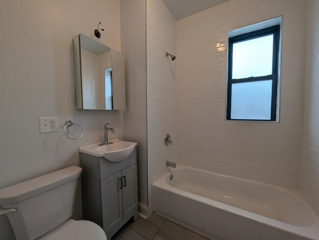 Foto del edificio - 2640 N Milwaukee Ave