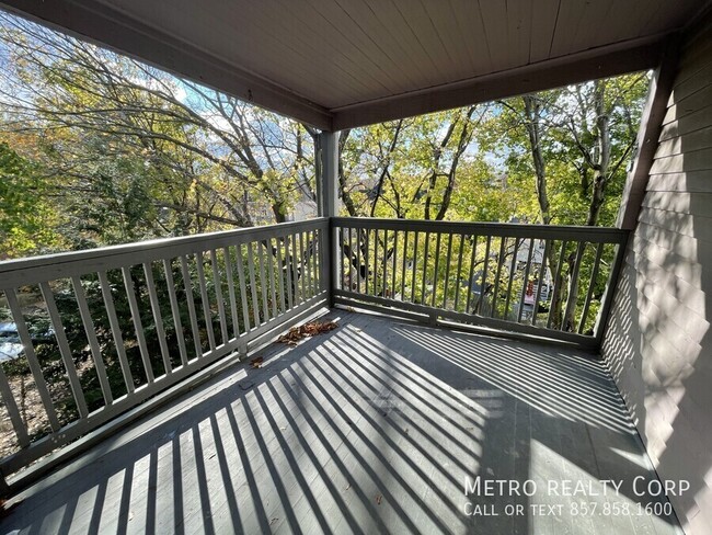 Building Photo - Luxury 2-Bedroom in Porter Square – Modern...