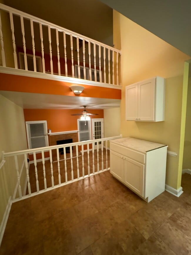 Building Photo - 129 Village Walk