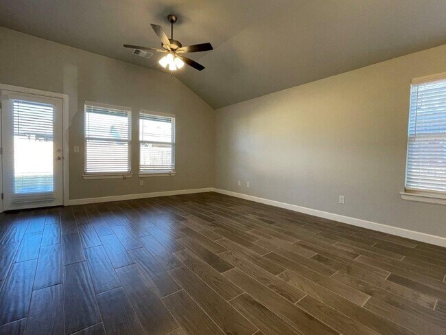 Foto del edificio - 15505 Potomac Dr