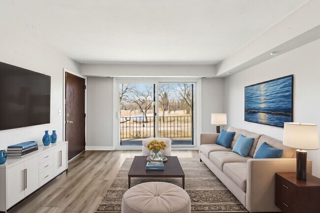 Foto del edificio - 501 McHenry Rd