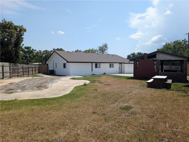 Building Photo - 5201 Hitching Post Ln