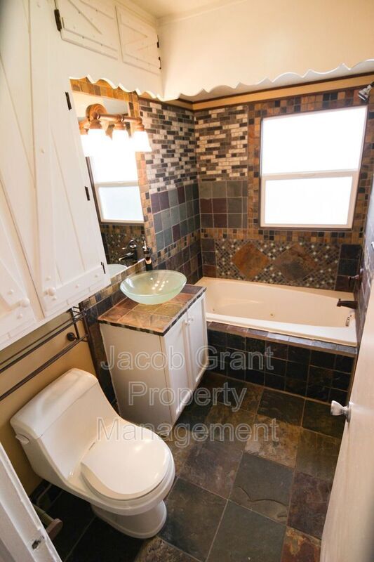 Building Photo - 295 Holbrook Dr