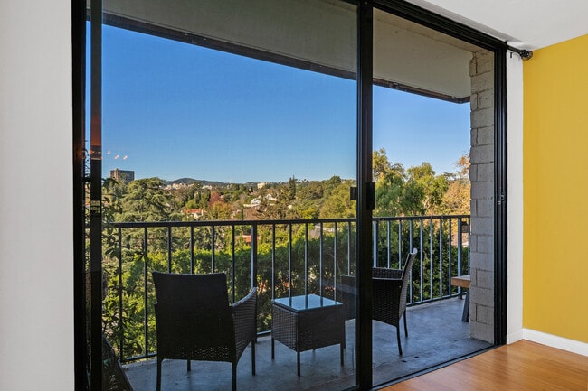 Foto del edificio - 10535 Wilshire Blvd