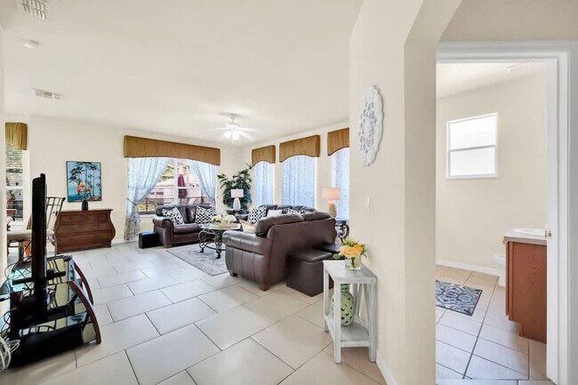 Foto del edificio - 1301 Cypress Pointe Blvd