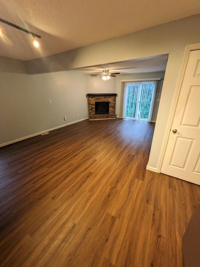 Foto del edificio - 307 NE Timbercreek Dr
