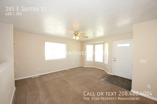 Building Photo - Spacious Home Available in the University ...