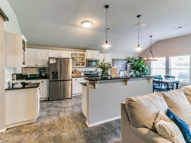 Building Photo - Modern 3 bed/2 bath in Choctaw