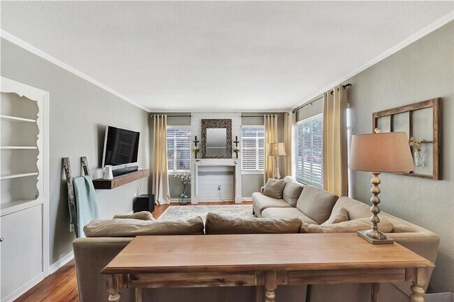 Foto del edificio - 2521 Forest Park Blvd