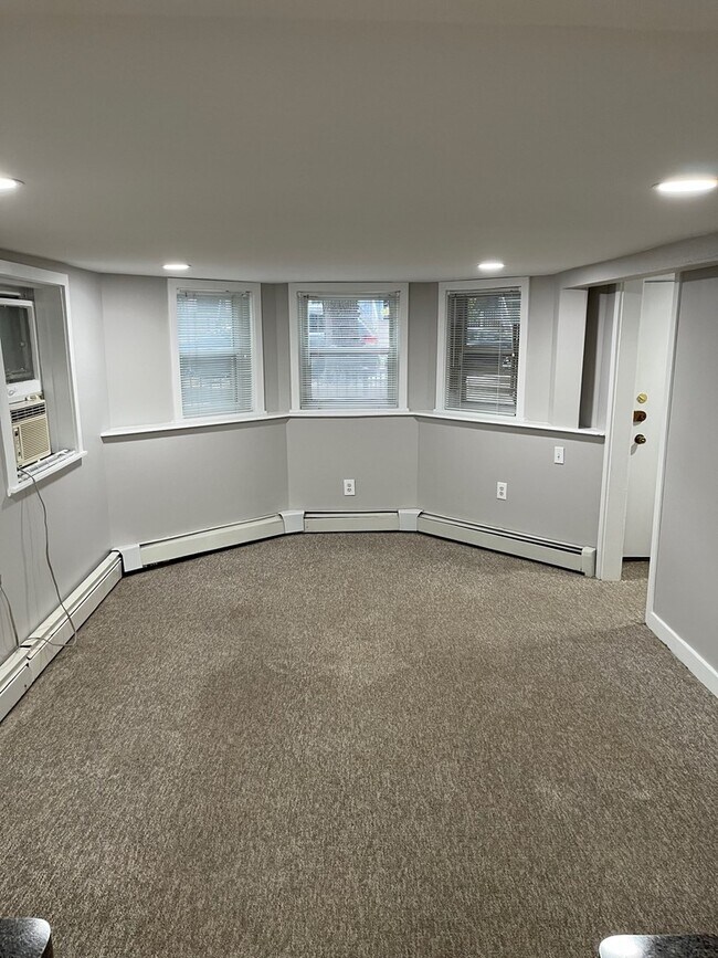 Foto del edificio - 3729 N Bosworth Ave