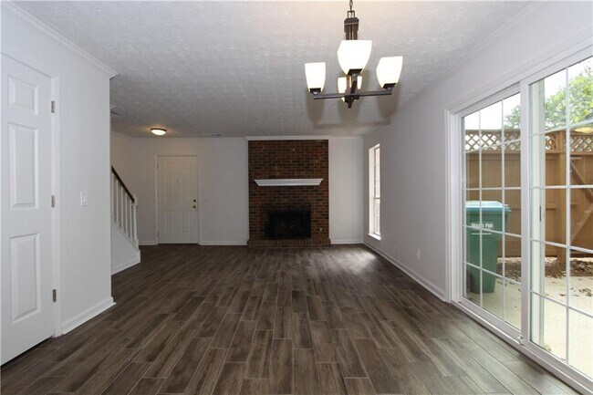 Foto del edificio - 5577 Clover Rise Ln