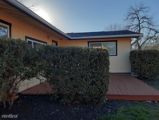 Foto del edificio - 4 br, 2 bath House - 735 Robinhood Pl