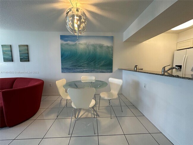 Foto del edificio - 17275 Collins Ave