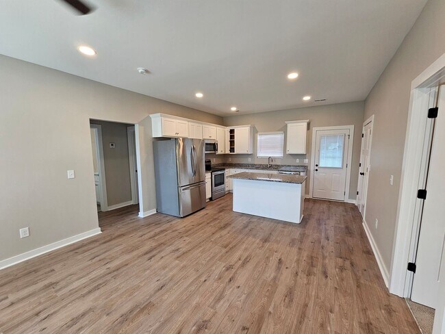 Building Photo - 3 br, 2 bath House - 121 Locust St.