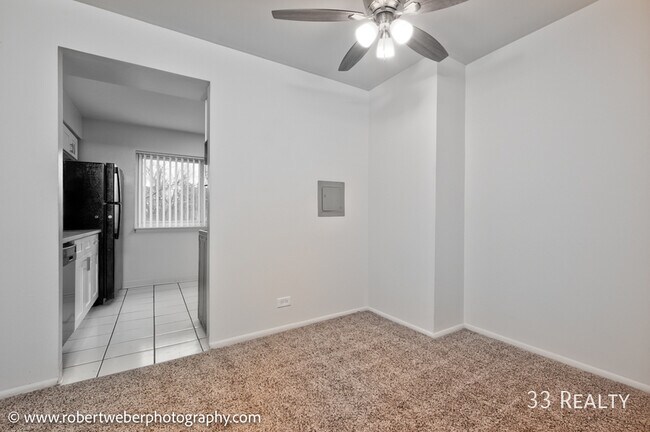 Foto del edificio - One Bedroom Apartment Available