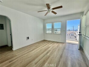 Building Photo - 908 Manhattan Ave