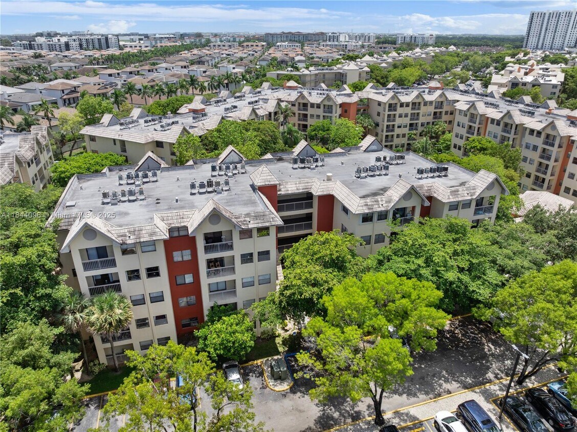 Foto principal - 8120 Geneva Ct