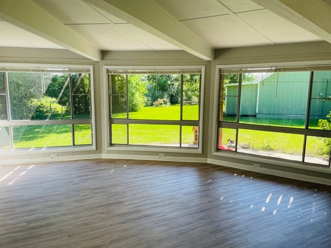 Building Photo - Super cool Octagon house near Lake Jackson