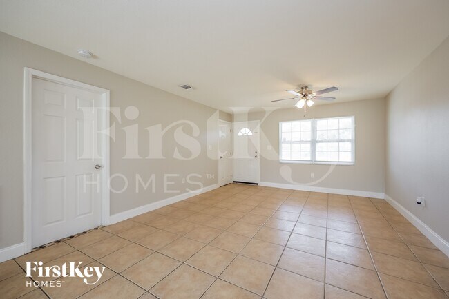 Foto del edificio - 2326 Barcelona Ave