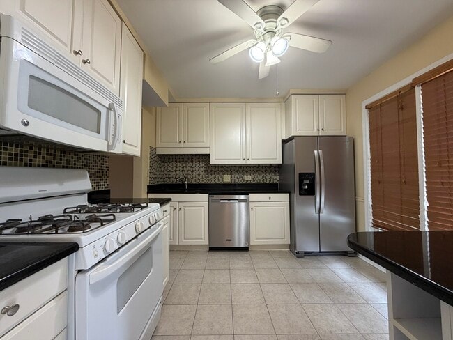 Building Photo - 3021 Highland Ave