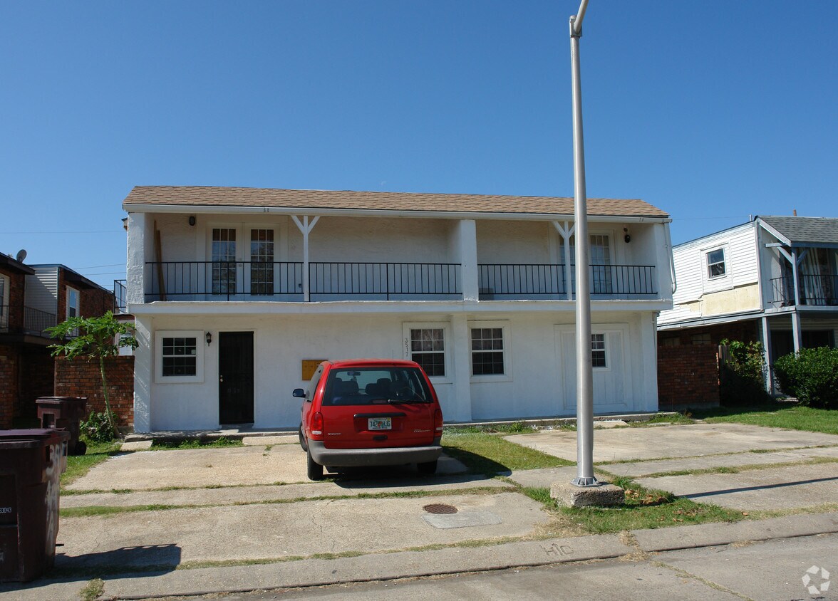 Building Photo - 3517 Martinique Ave