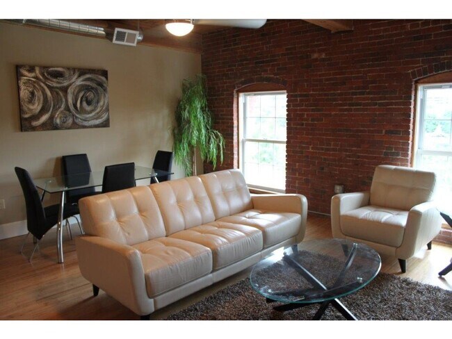 Building Photo - 70 Foundry St