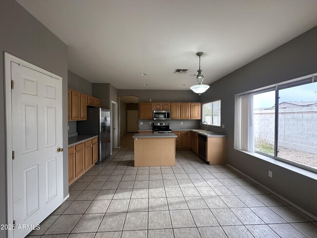 Foto del edificio - 14244 W Weldon Ave